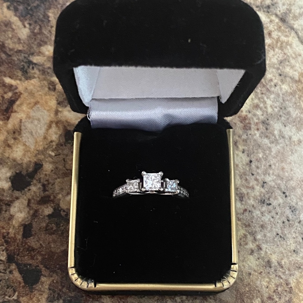 14kt gold and 1 cttw diamond 💎 ring 💍